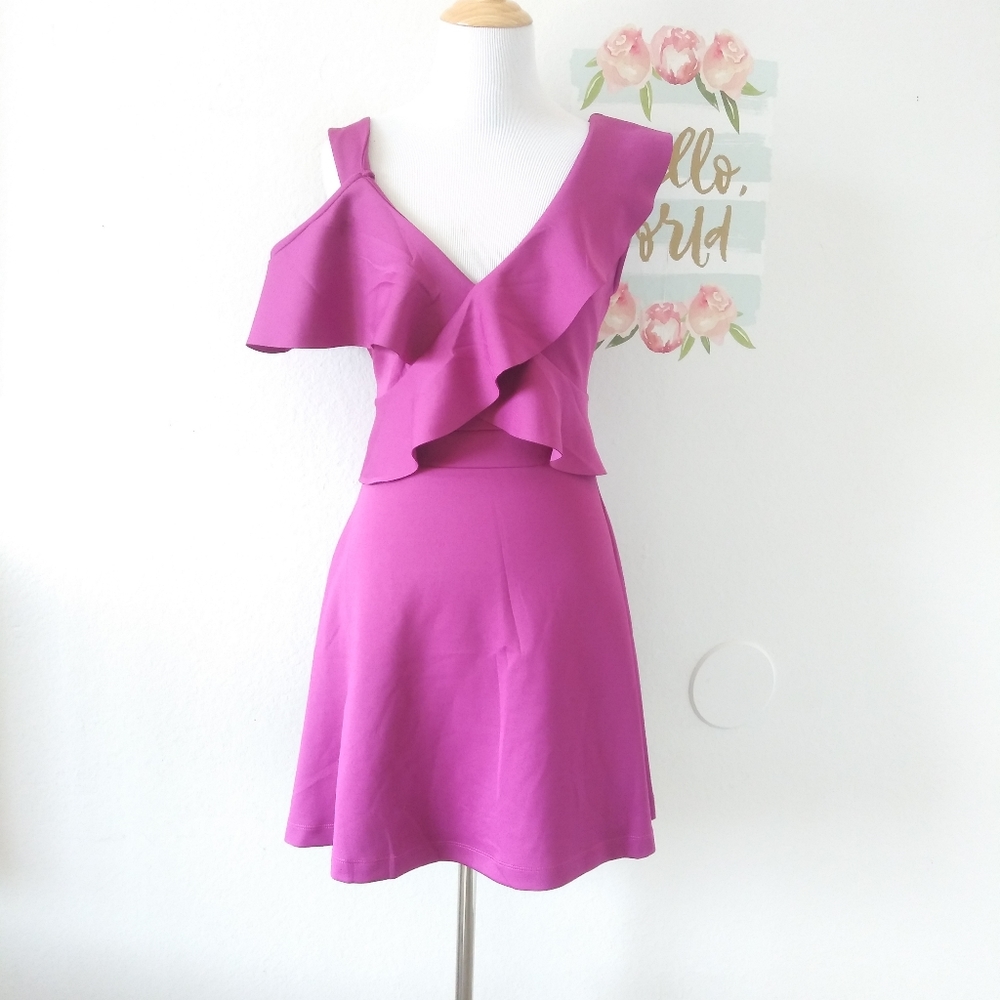 BEBE cold shoulder ruffle dress. Size XS
